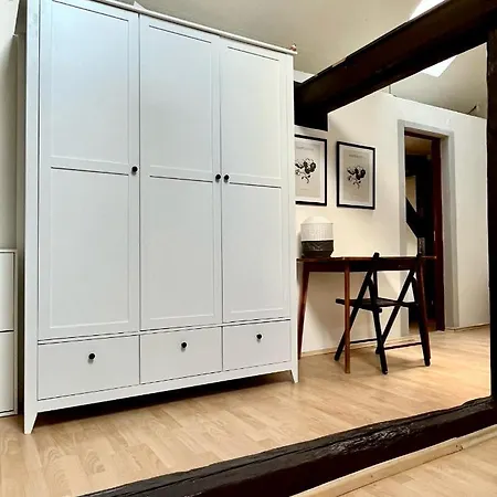 2 Bedrooms Close To Palmovka 布拉格