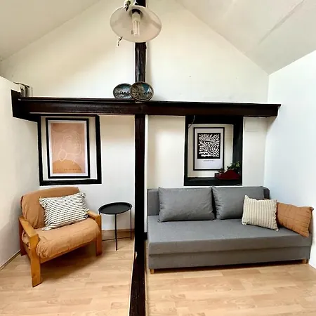 2 Bedrooms Close To Palmovka شقة *